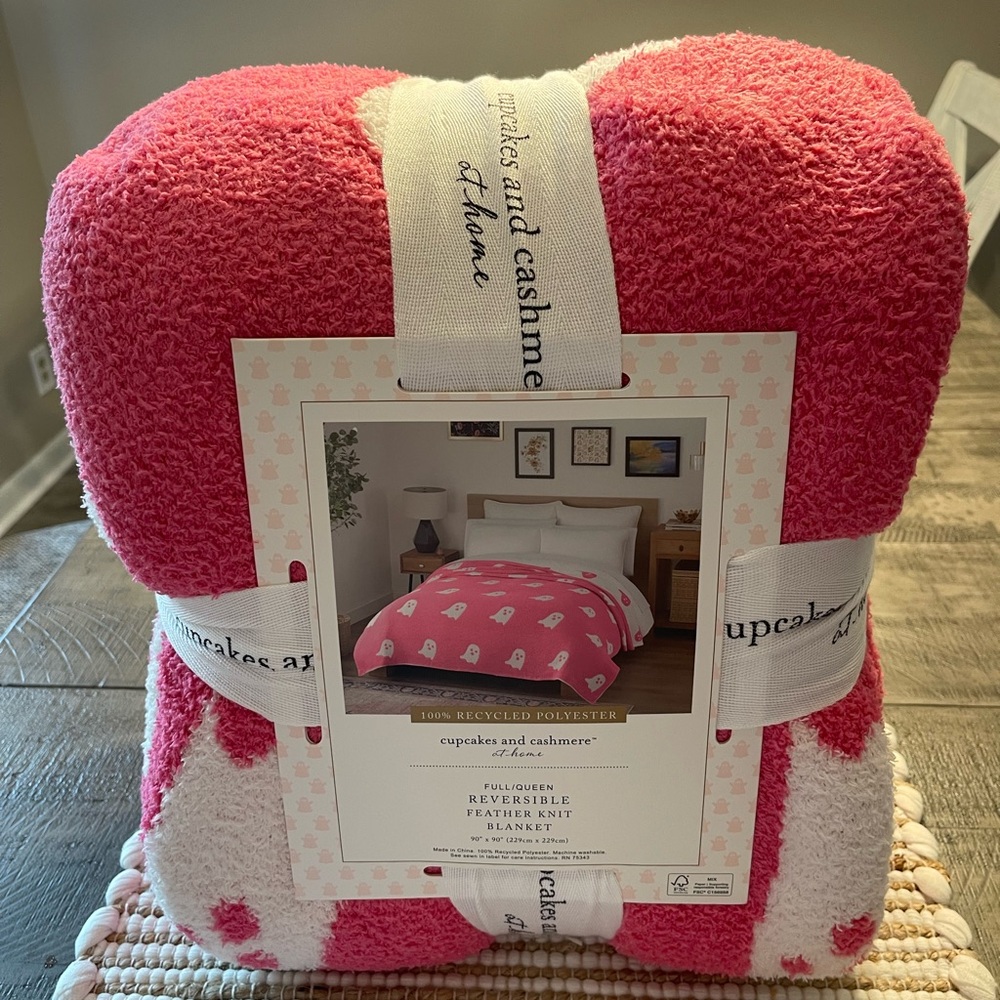 CUPCAKES AND CASHMERE FULL/QUEEN REVERSIBLE HOT PINK GHOST BLANKET